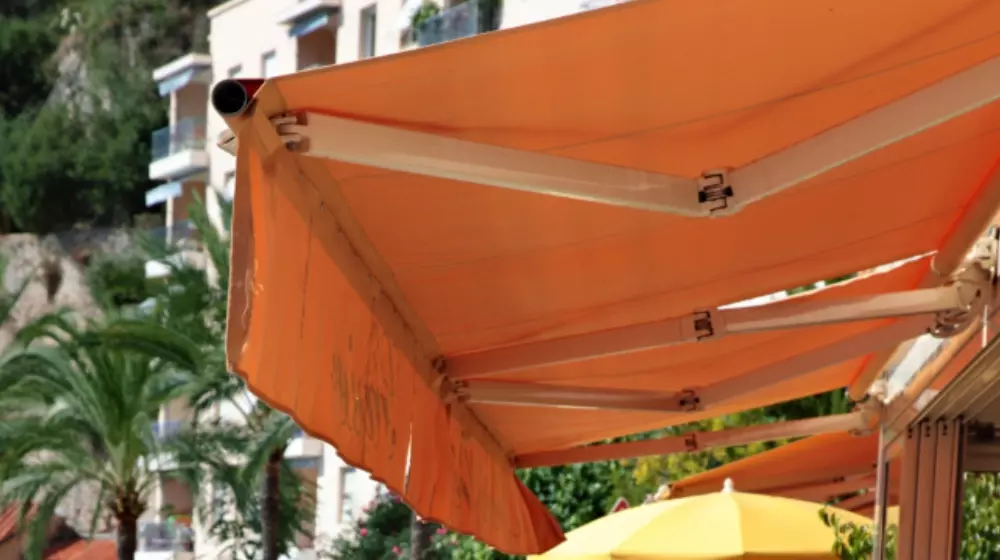 Toldos articulados na Zona Norte RJ: praticidade e proteção para seu espaço